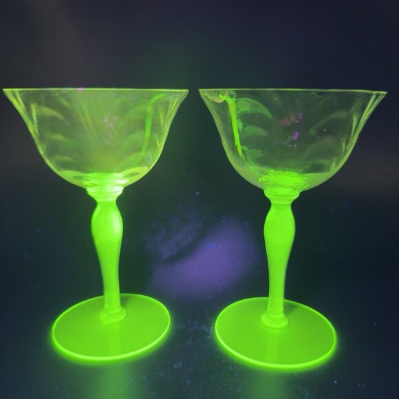 Uranium Stems Champagne Glasses Cups Herringbone Optic Iridescent Finish Set 2 - Picture 1 of 16